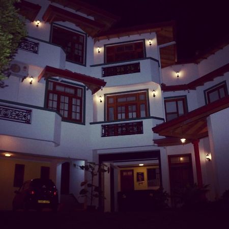 Hotel Mandakini Battaramulla Kültér fotó