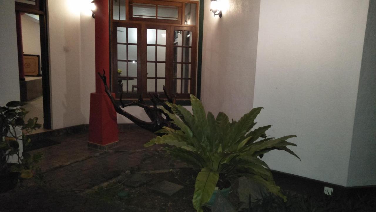 Hotel Mandakini Battaramulla Kültér fotó